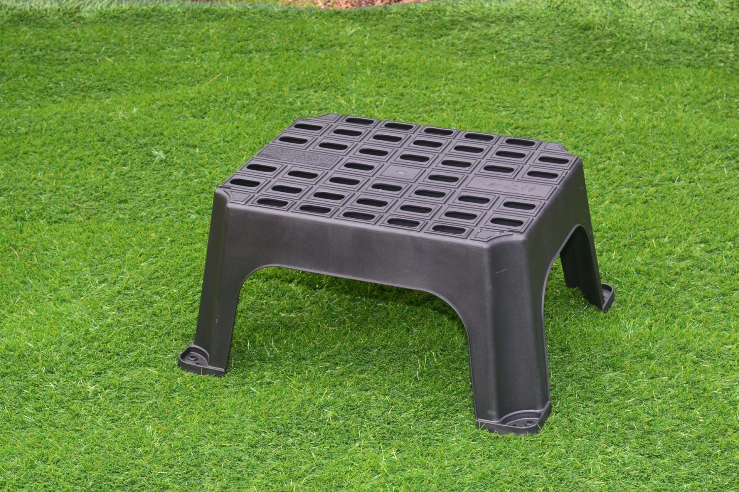 MGI Milenco Giant Single Step 3 MGI Milenco Giant Single Step