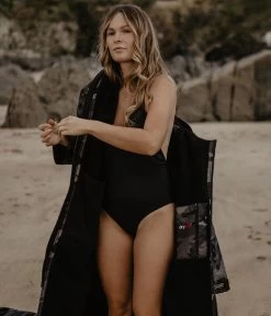 Dryrobe Advance Long Sleeve Black Camouflage - RECYCLED -Outdoor Camping Store Black Camo 7 2024x2024 e64aec28 8242 412a 957e 4447d90717ef