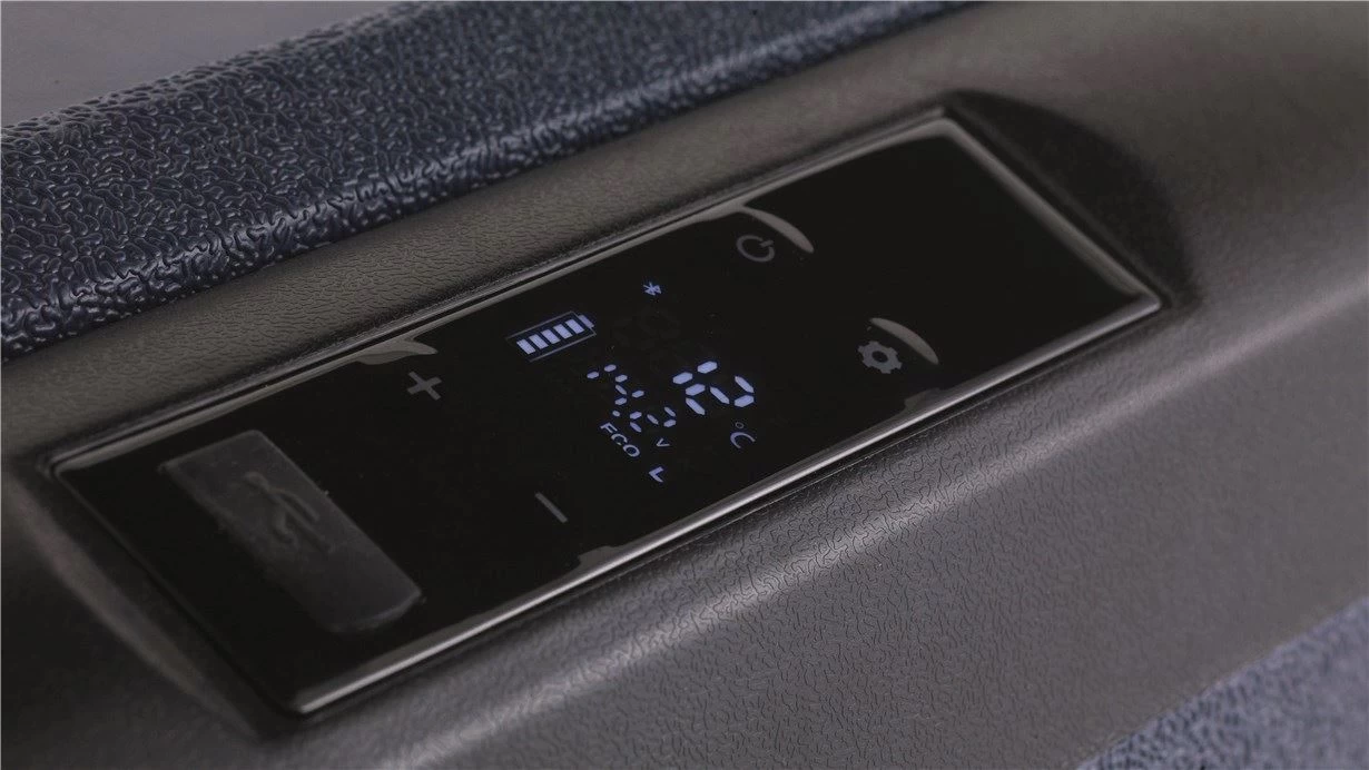 Outwell Arctic Chill 50L Coolbox 12v/230v 10 Outwell Arctic Chill 50L Coolbox 12v/230v - Image 8