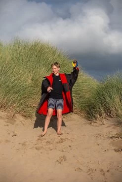 Dryrobe Advance Kids Long Sleeve BLACK PINK - RECYCLED -Outdoor Camping Store KIDS BEACH DRYROBE 179 2024x2024 e31f1e10 b738 43da 90f2 3a0b7eaedce8