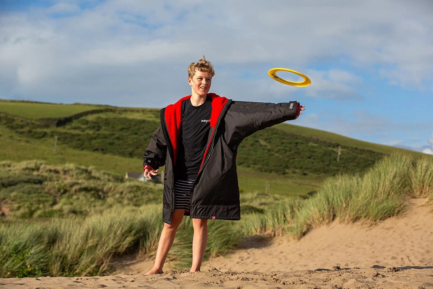 Dryrobe Advance Kids Long Sleeve BLACK BLUE - RECYCLED 6 Dryrobe Advance Kids Long Sleeve BLACK BLUE - RECYCLED - Image 4