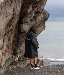 Dryrobe Advance Kids Long Sleeve BLACK BLUE - RECYCLED 11 Dryrobe Advance Kids Long Sleeve BLACK BLUE - RECYCLED -Outdoor Camping Store LS Black Blue Kids 3 2024x2024 067c431d 9d12 4d4d a5e1 8c08bd7cd980