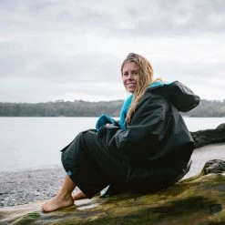 Dryrobe Advance Long Sleeve BLACK BLUE - RECYCLED -Outdoor Camping Store LS DA BB Katy TheraSea 27 2024x2024 d7c47d00 2cc8 4237 8677 5a6f5e71e57c