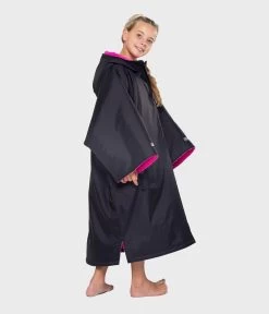 Dryrobe Advance Kids Short Sleeve BLACK PINK -Outdoor Camping Store SS Black Pink 4 2024x2024 eb1b1100 cc41 461f a30e c5f65a79c0f0